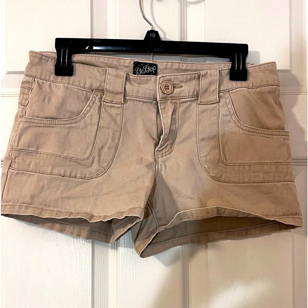 BeBop khaki shorts JR. Size 9 lots of pockets 98 cotton 2 spandex